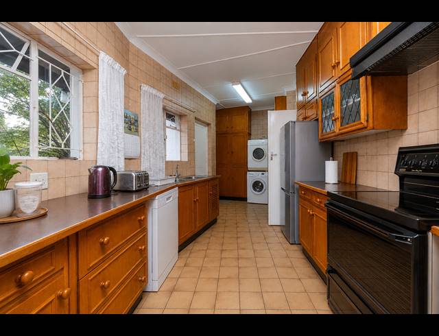 4 BEDROOM FREEHOLD FOR SALE IN BERARIO